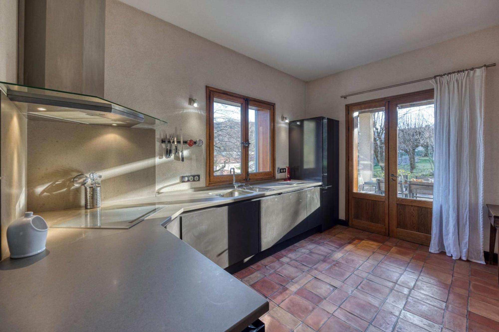 #Hp La Maison Des Lilas Large Family House Sleeps 12 Garden Seyssins Bagian luar foto