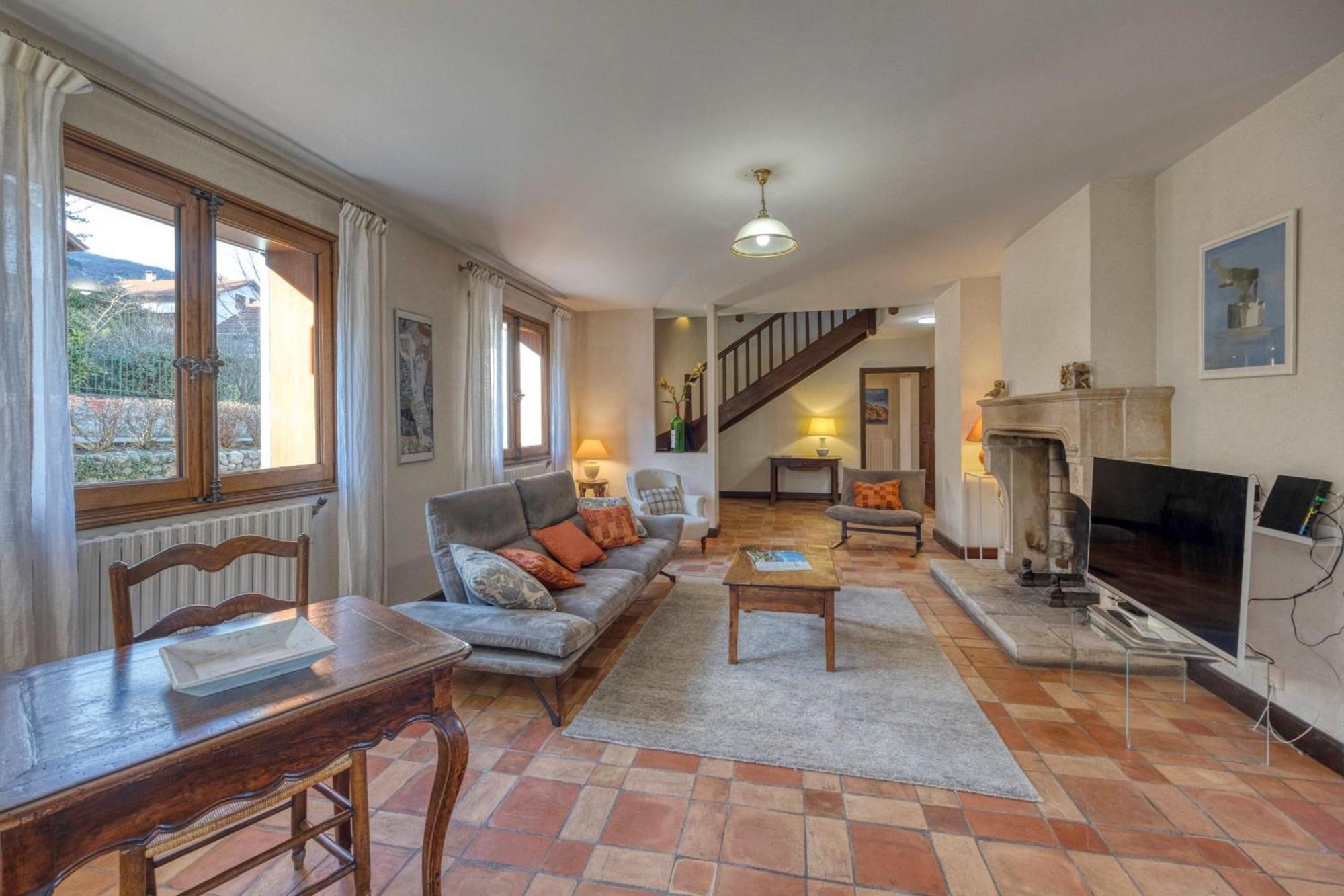 #Hp La Maison Des Lilas Large Family House Sleeps 12 Garden Seyssins Bagian luar foto